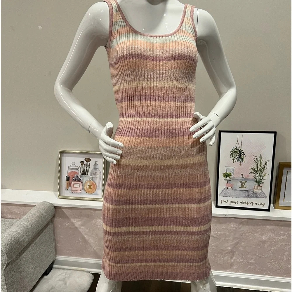Rong Zhen Ting Yi beautiful dress
